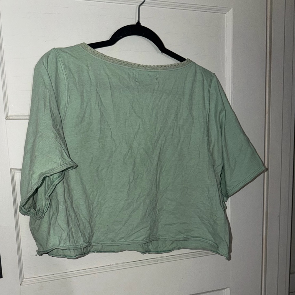 Urban Outfitters Light Green V-Neck Crop Top - Picture 3 of 3